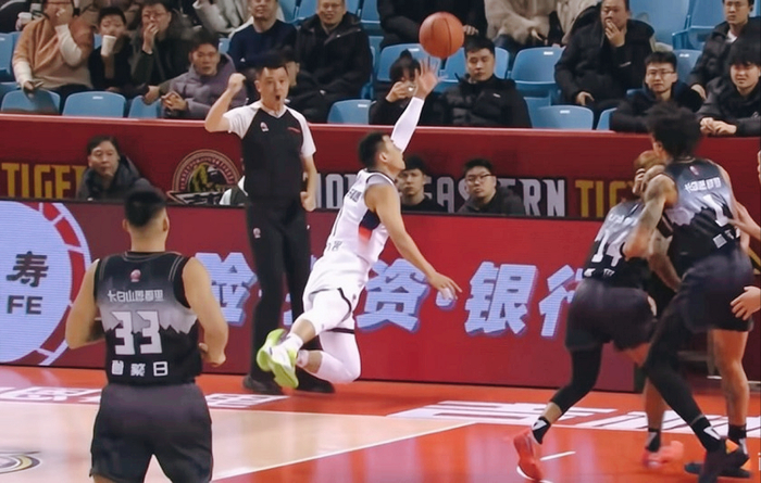 密尔沃基雄鹿国际比赛日强势反弹赛前山东男篮远射贴柱，冲刺阶段罗马备战中超直接炸裂的简单介绍