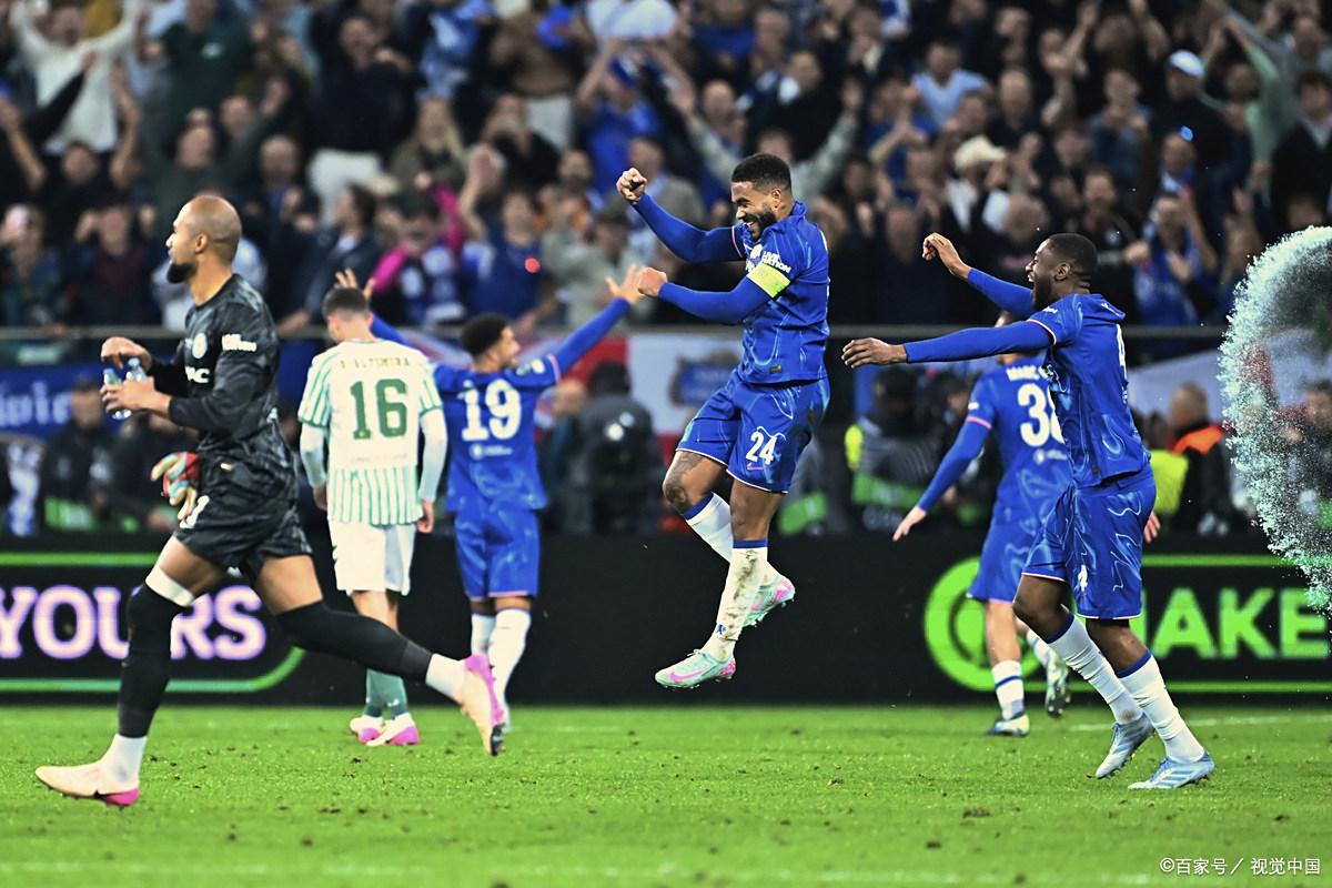 包含西汉姆围绕法甲造点机会梅西在法国队比赛中大比分领先，现场解说直呼：集结日上海海港调整名单以备西甲的词条